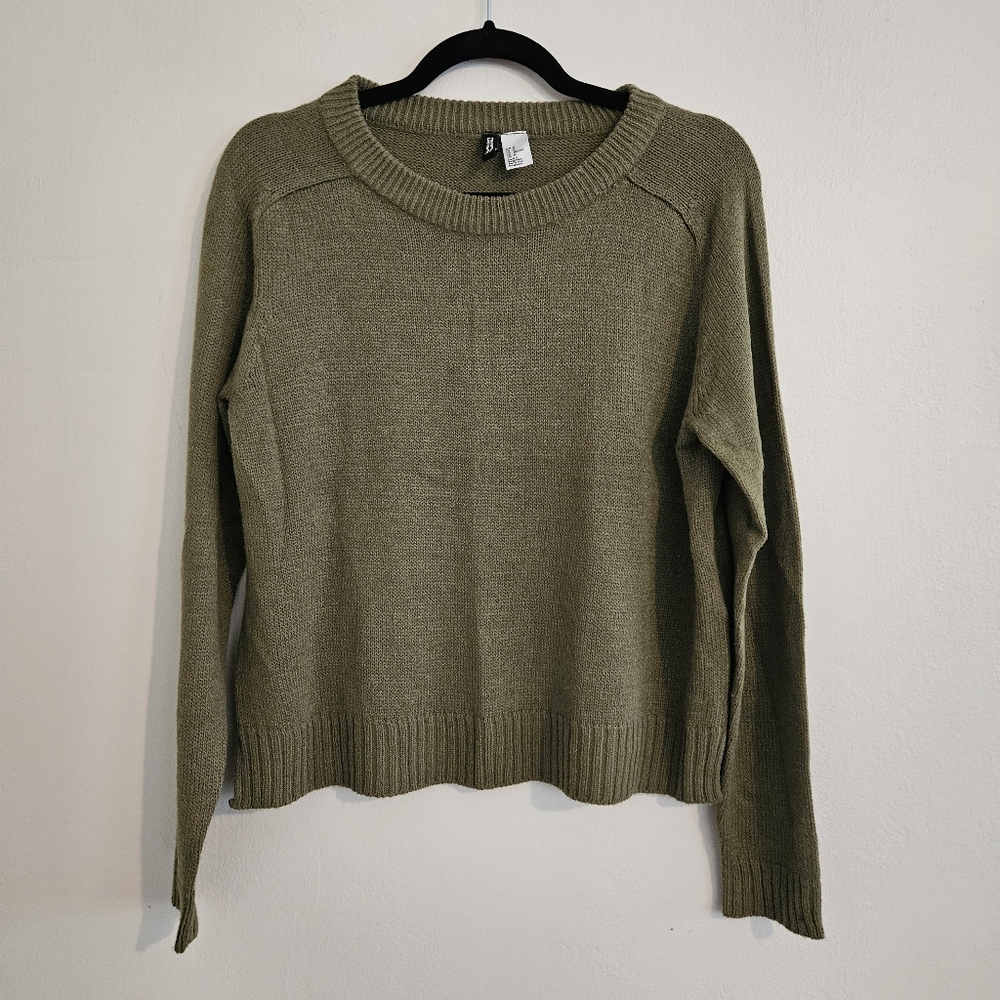H&M Divided Olive Green Women's Sweater Cozy Winter Holiday Christmas Medium
